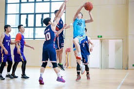 PTSD了？当值德国籍VAR裁判提醒主裁河南队后卫用手阻挡射门